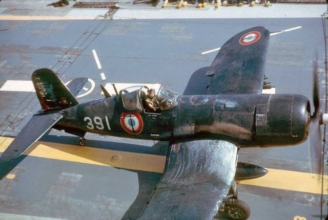 Chance Vought F4U Corsair (2).jpg